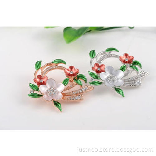 Women brooch, copper alloy plated with white/rose gold and enamel flower